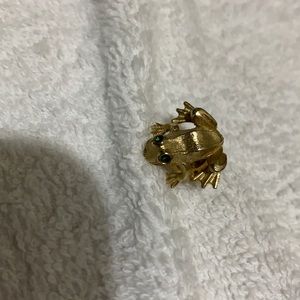 Vintage—Avon-Frog- tie tac -stick pin-nickel size gold